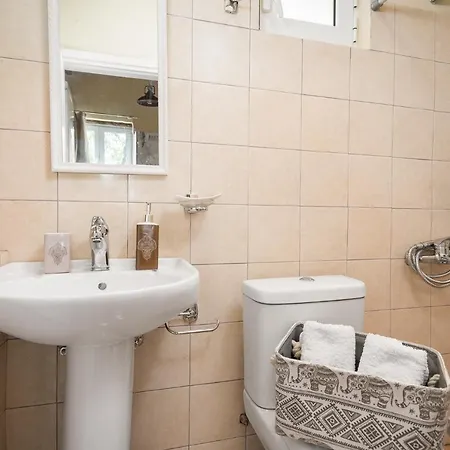 Semesterbostad The Swallow's Seaview Nest By Konnect Ágios Márkos