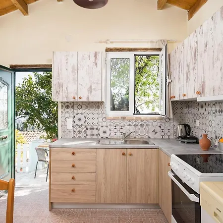 The Swallow's Seaview Nest By Konnect Vakantiehuis *